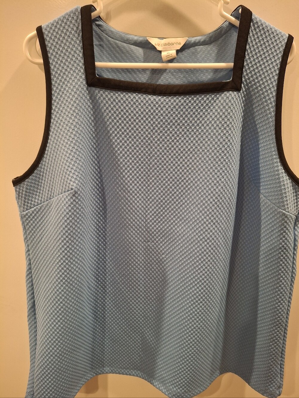 Liz Claiborne Powder Blue Textured Sleeveless Top with Black Trim